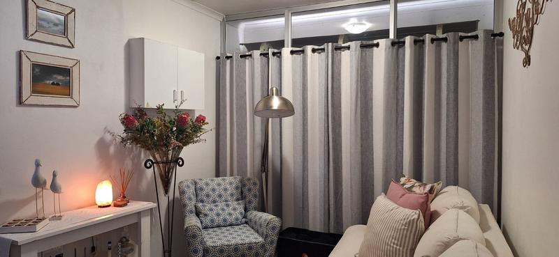 2 Bedroom Property for Sale in Sandbaai Western Cape